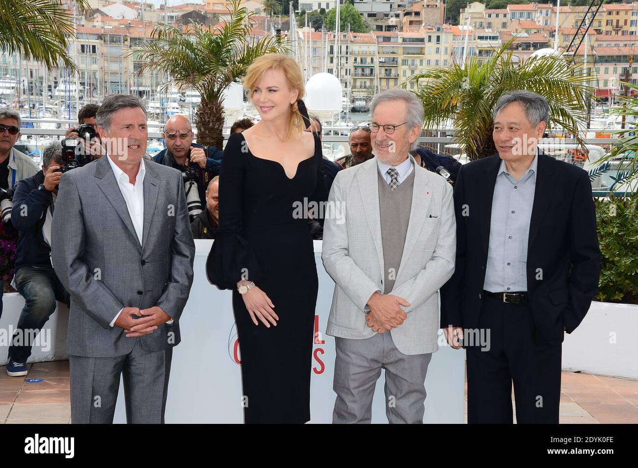 Daniel Auteuil, Nicole Kidman, Director Steven Spielberg, Ang Lee posando en el fotocentro del jurado celebrado en el Palais des Festivals como parte del Festival de Cannes 66, en Cannes, sur de Francia, el 15 de mayo de 2013. Foto de Nicolas Briquet/ABACAPRESS.COM Foto de stock