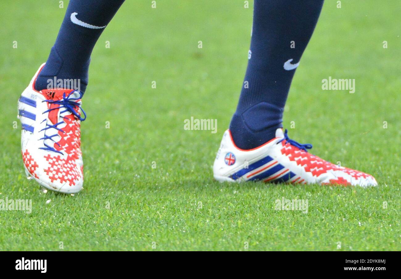 David Beckham zapatos durante la primera Liga Francesa, Paris Saint Germain  vs Stade Brestois en Parc des Princes en París, Francia el 18 de mayo de  2013. El PSG ganó 3-1. Foto