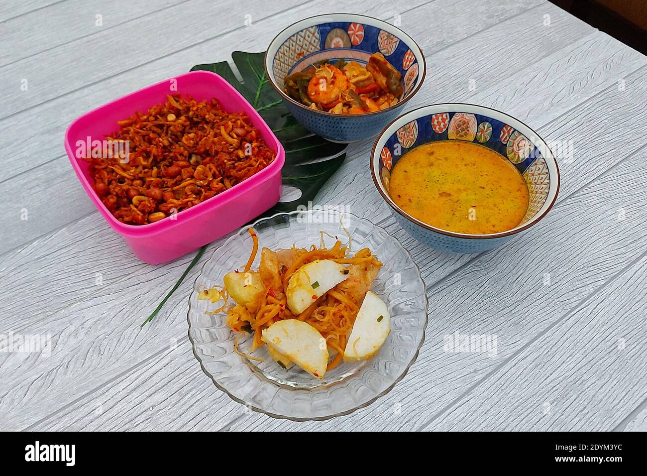 Lontong Medan, Medan de comida tradicional, comida Indonesia, Yakarta, Indonesia Foto de stock