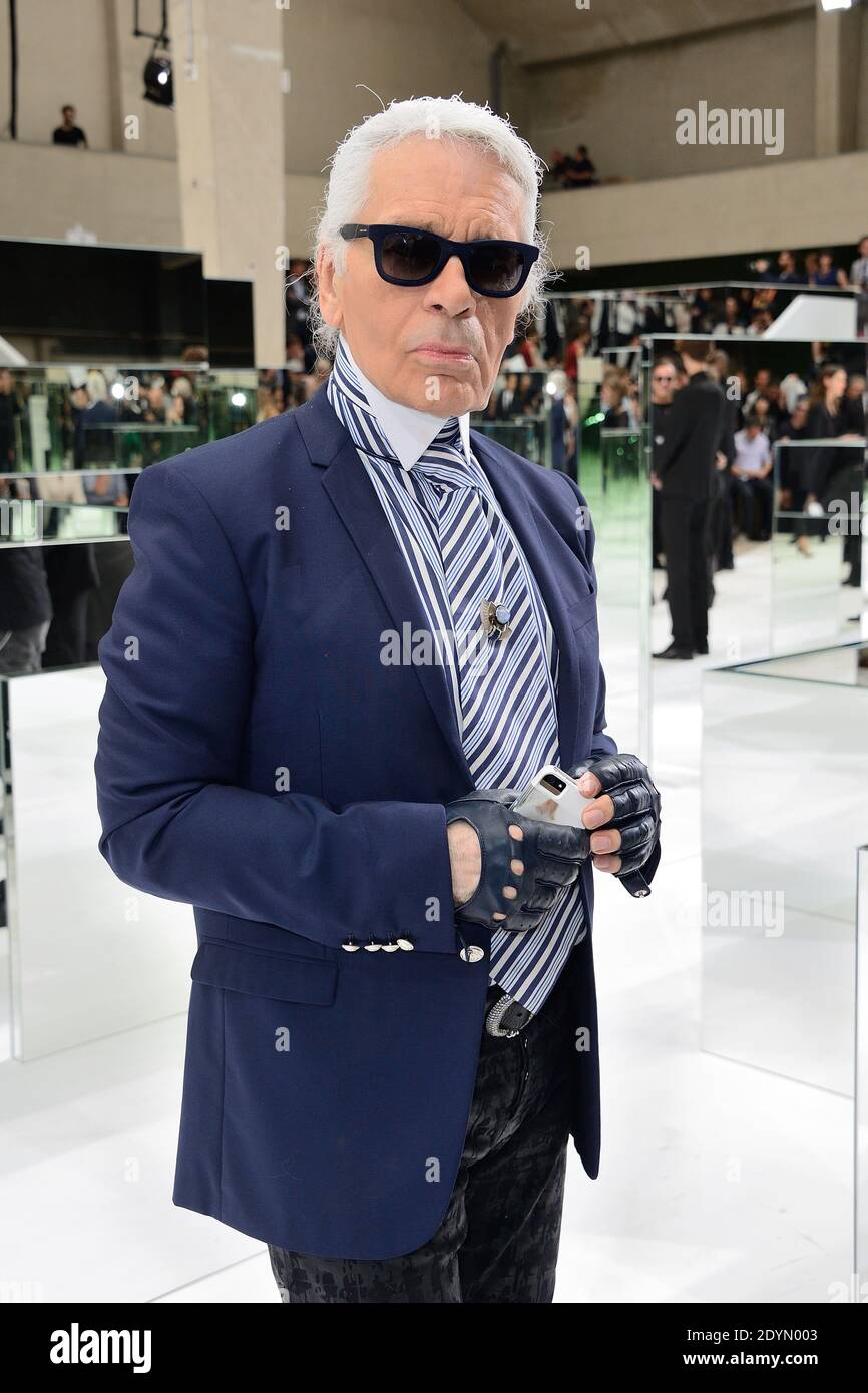 Karl Lagerfeld asiste a la colección de ropa de hombre Dior Homme  Primavera-Verano 2014 Colección de ropa de hombre en París, Francia el 29  de junio de 2013 durante la Semana de