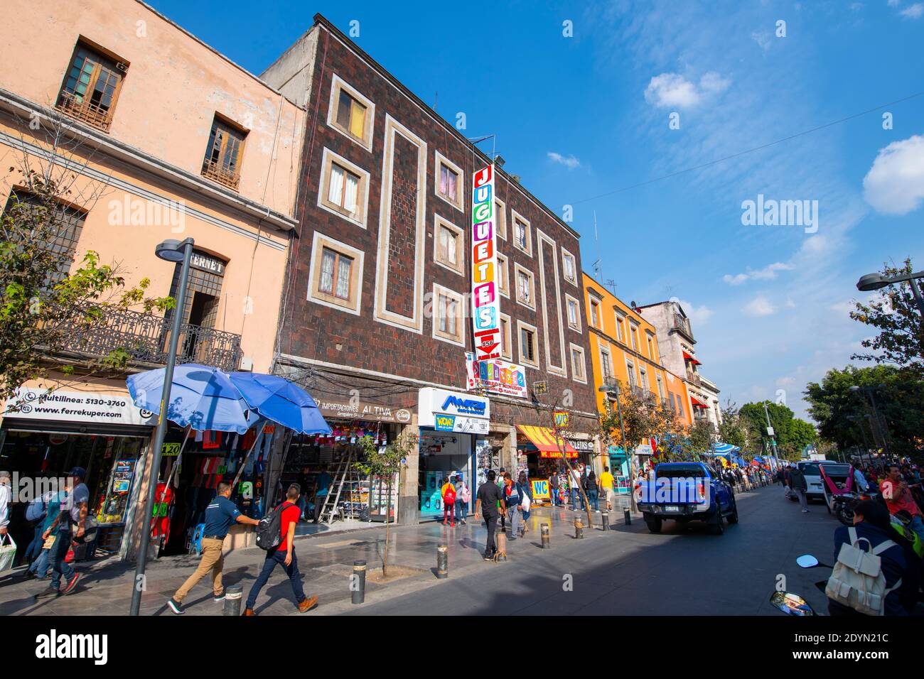 Edificios históricos en la calle Corregidora en la calle Jesús María en el centro histórico de