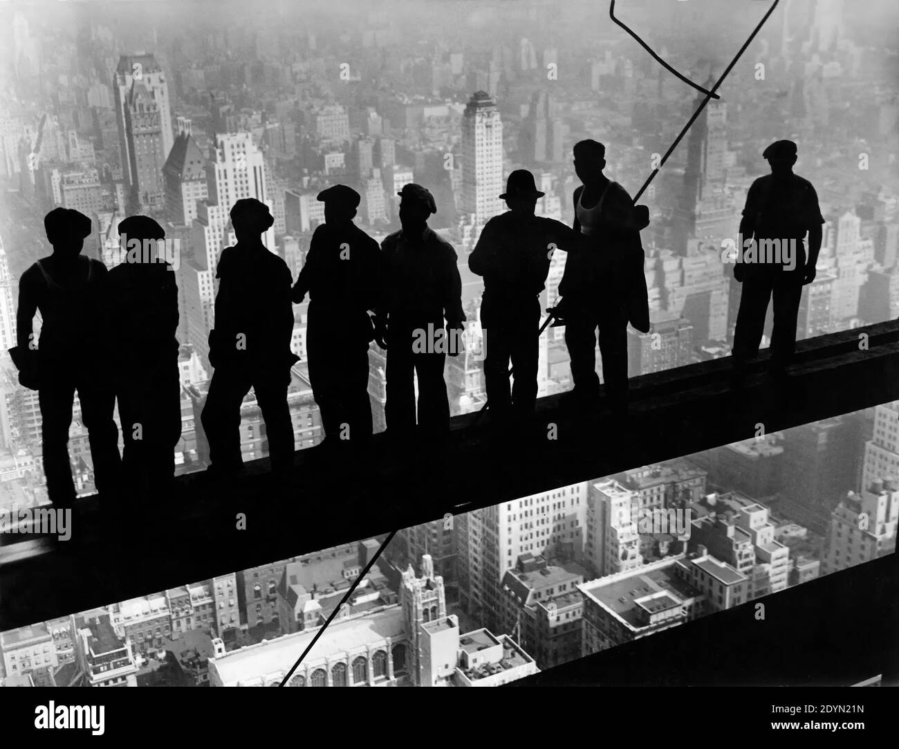 Trabajadores de la construcción en Girder en la ciudad de Nueva York Foto de stock