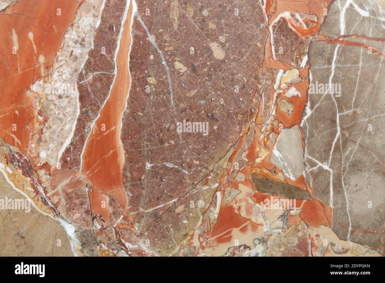 Mármol variegado en gris, marrón colores piedra textura fondo con venas blancas Foto de stock
