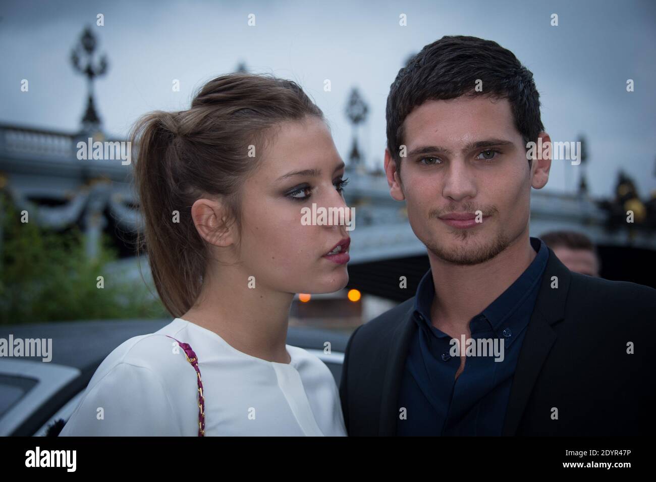 Adele Exarchopoulos y su novio Jeremie Laheurte asisten a la exposición fotográfica de Karl Lagerfeld por Fendi, en París, Francia, el 3 de julio de 2013. Foto de Christophe Guibbaud/ Fotografía de Adele Exarchopoulos y su novio Jeremie Laheurte asisten a la exposición fotográfica de Karl Lagerfeld por Fendi, en París, Francia, el 3 de julio de 2013. Foto de Christophe Guibbaud/ Fotografía de