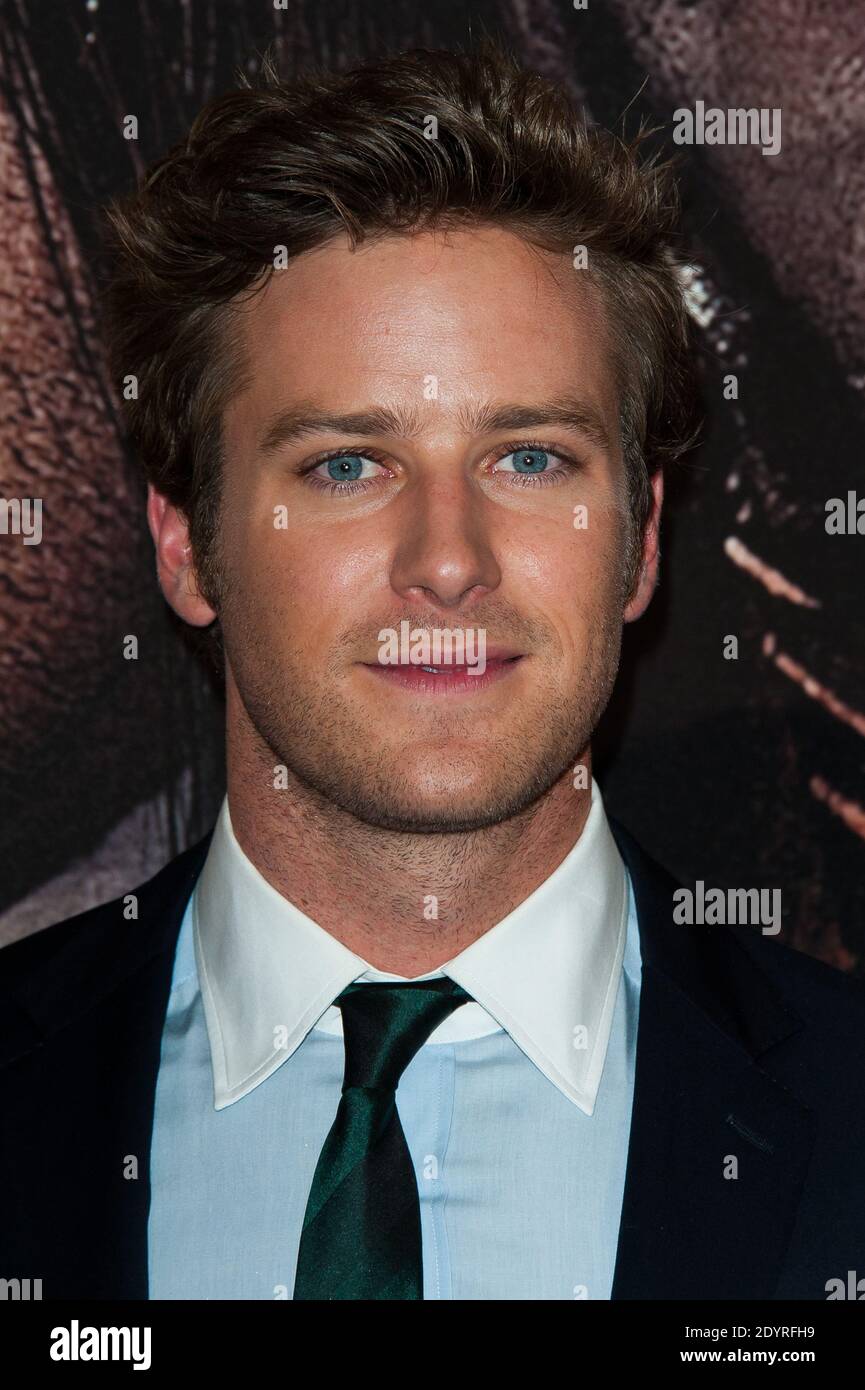 Armie Hammer asiste al estreno francés de la película 'Lone Ranger' que se celebró en el teatro