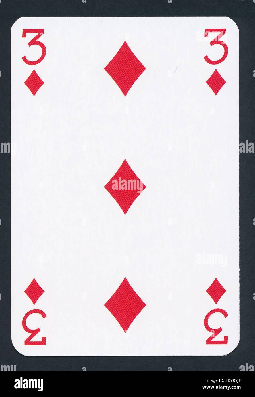 Jugar cartas de diamantes traje aislado sobre fondo negro - Alta calidad XXL. Foto de stock