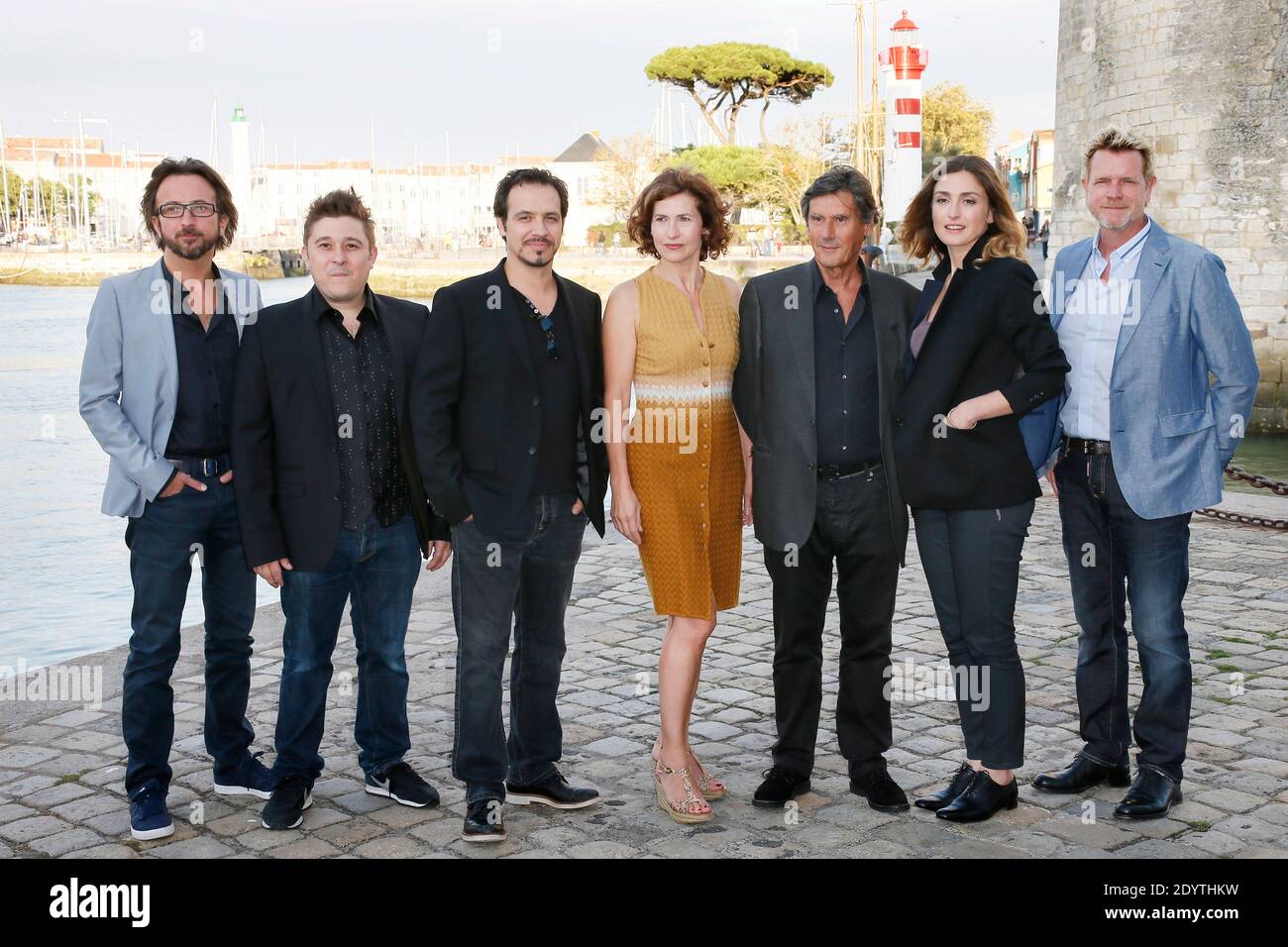 Alex Jaffrey, Alexandre Astier, Xavier Deluc, Alexandre Laurent,  Jean-Pierre Guerin, Marie Bunel y Julie Gayet asistieron al 15º Festival de  ficción de TV en la Rochelle, oeste de Francia, el 11 de