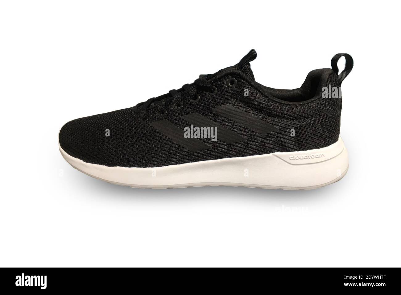 Zapatillas Negras Con Suelas Blancas Fotos e Imágenes de stock - Alamy