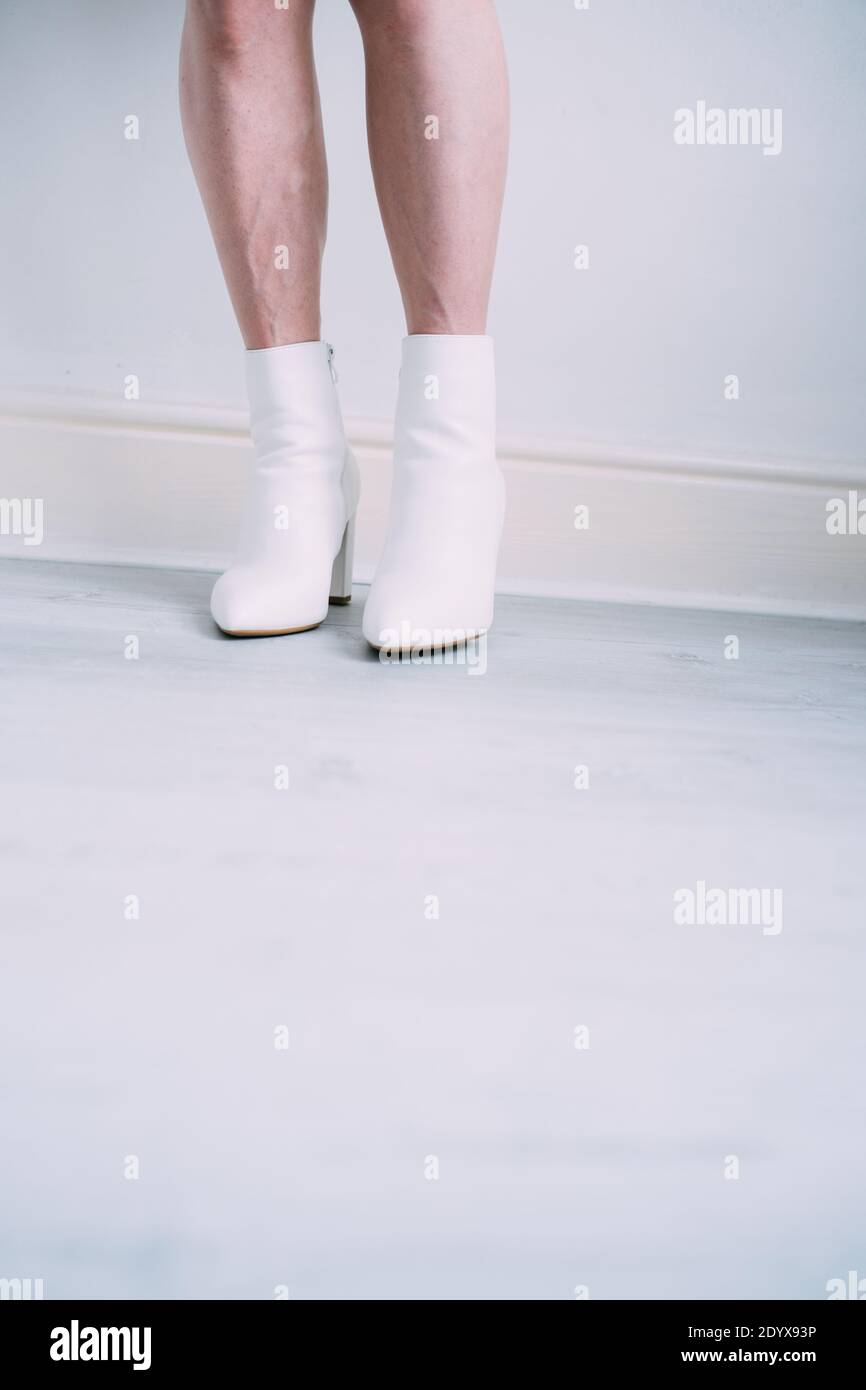 White ankle boots fotograf as e im genes de alta resoluci n Alamy