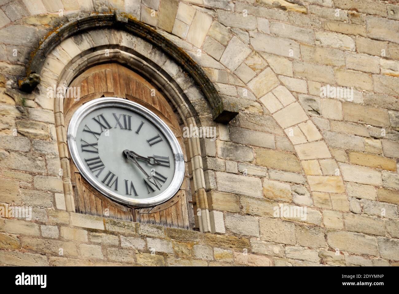 Antiguo reloj en el Frech ciudad medieval de Cahors Foto de stock