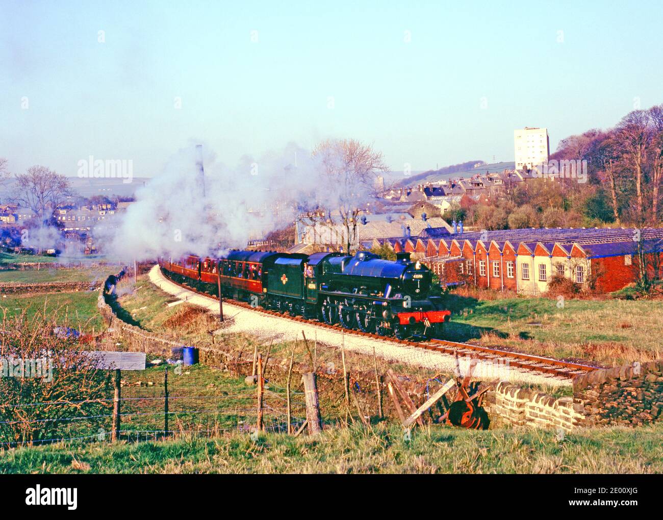 Jubillee clase no 45596 Bahamas en Ingrow, Keighley Worth Valley Railway, North Yorkshire, Inglaterra Foto de stock