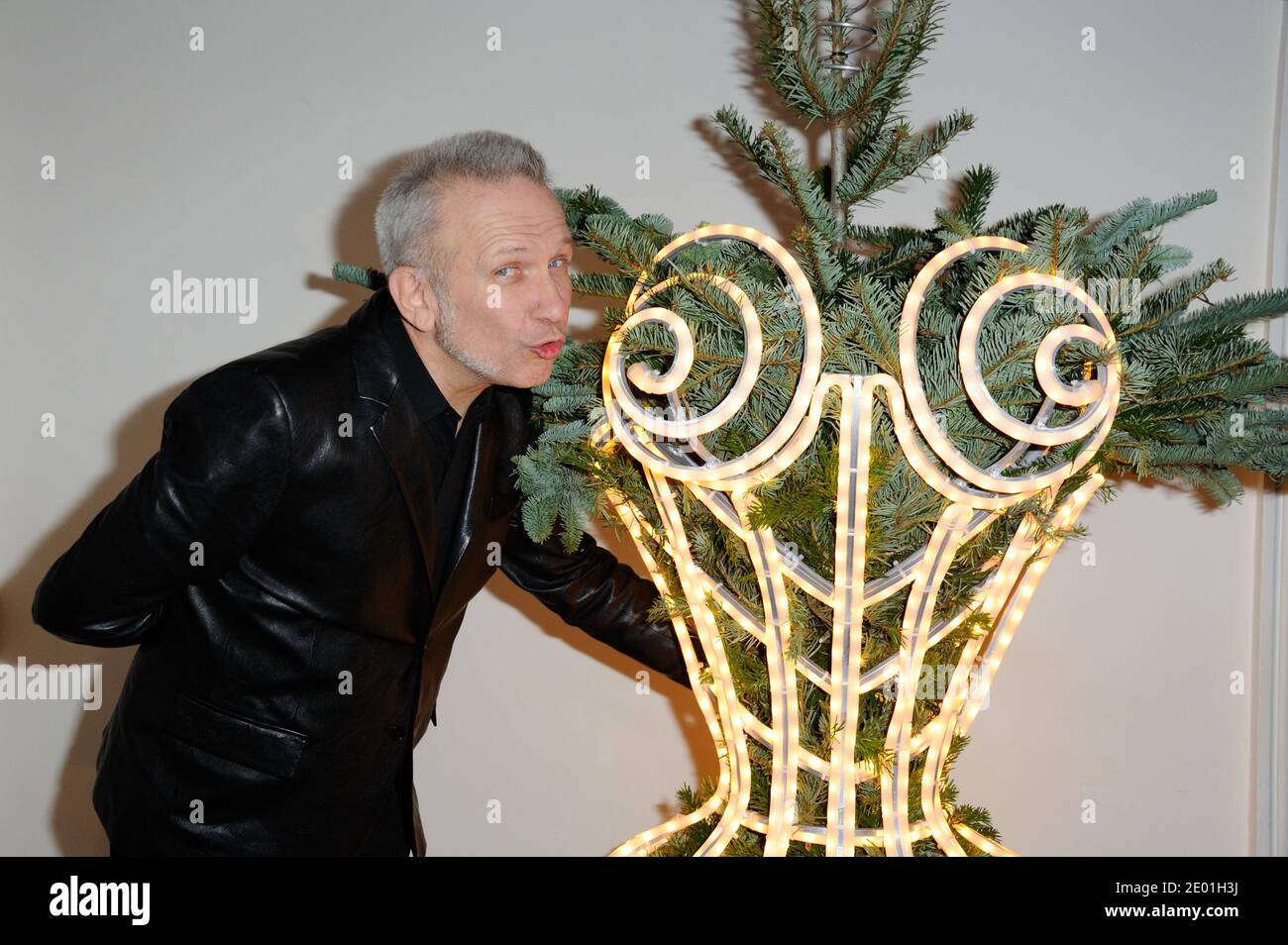 Jean-Paul Gaultier asiste a la 18ª edición de 'Les Sapins de Noel des  Createurs : Diseño de árboles de Navidad Vista previa de prensa en el Hotel  Salomon de Rotschir en París,