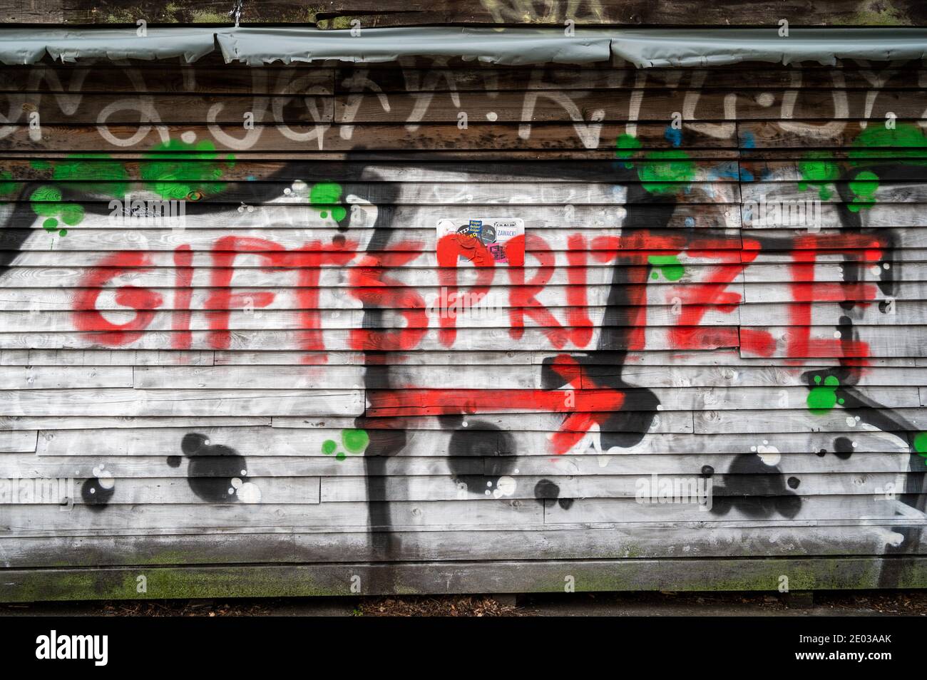 Berlin Alemania 29 De Diciembre De Cerca Del Centro De Vacunacion Arena En El Treptow Berzik Para La Vacunacion Contra El Virus De La Corona Es Un Graffiti Con Las Palabras