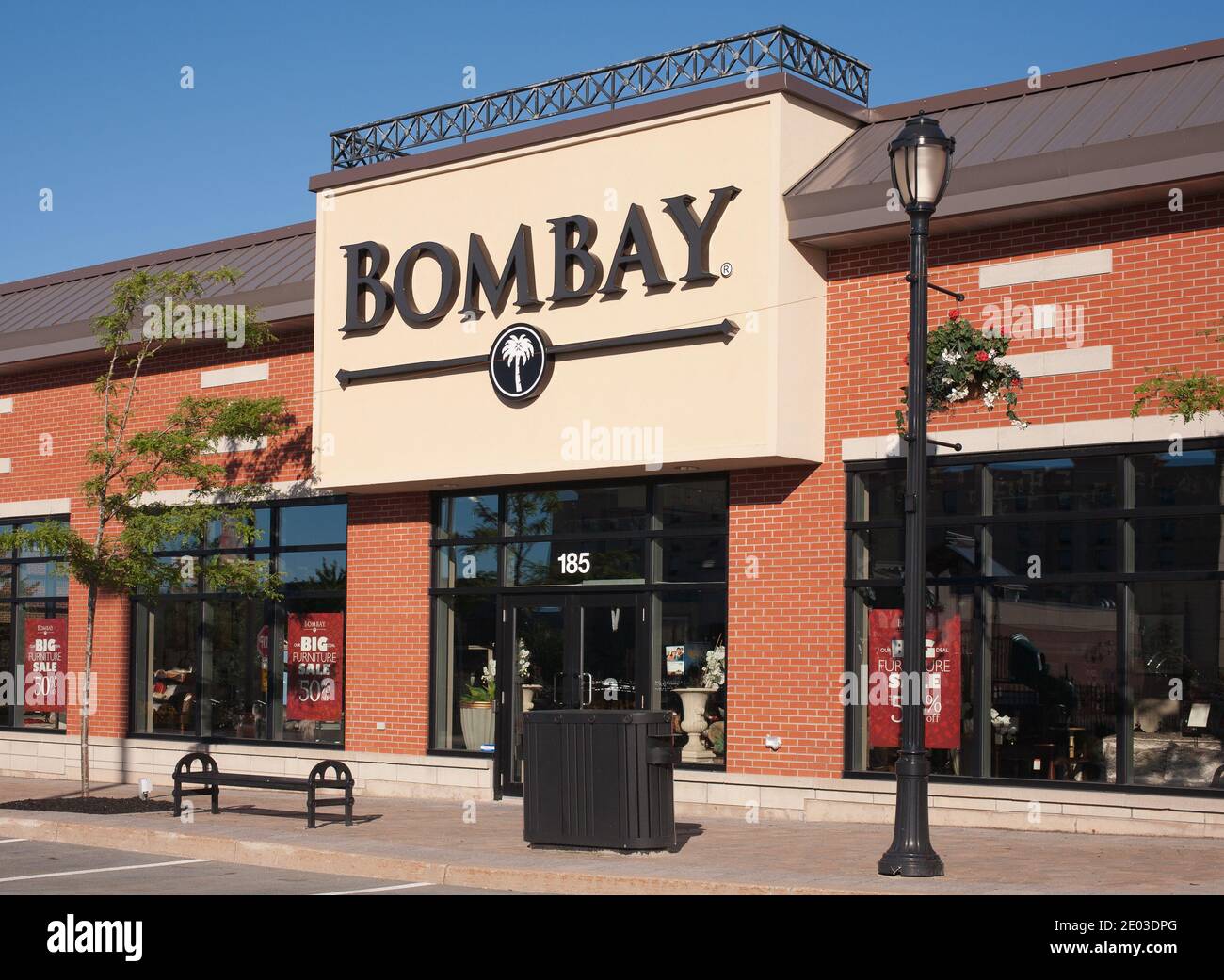 Dartmouth, Canadá - 20 de julio de 2016: Bombay StoreFront. La Bombay  Company se especializa en venta al por menor de muebles y accesorios para  el hogar Fotografía de stock - Alamy