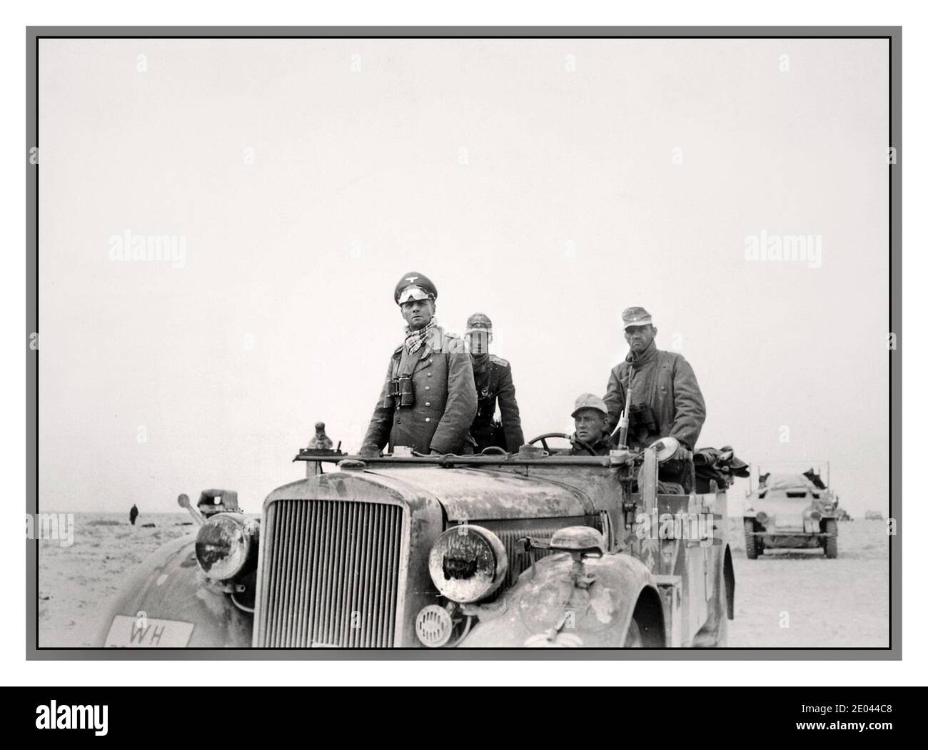 ROMMEL TOBRUK General Rommel (El zorro del desierto) WW2 con la 15th ª División Panzer entre Tobruk y Sidi Omar. Libia, 1941 Segunda Guerra Mundial Norte de África Foto de stock