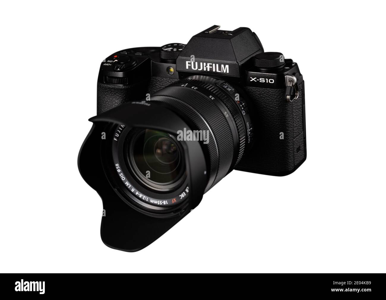 Fujifilm X-S10, una cámara sin espejo de la serie S aislada sobre fondo  blanco Fotografía de stock - Alamy