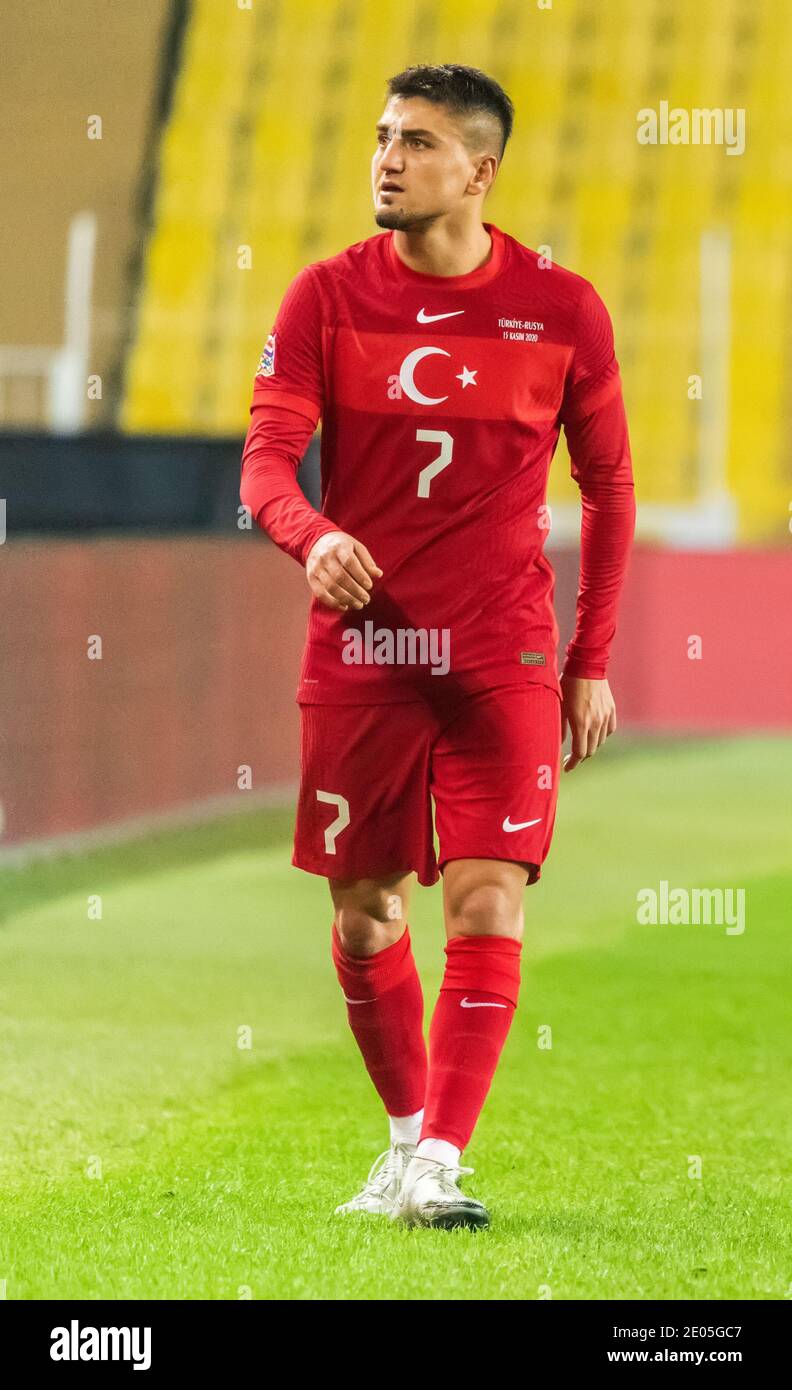 Estambul, Turquía – 15 de noviembre de 2020. El equipo nacional de fútbol de Turquía se jondeó con Cengiz durante el partido de la Liga de las Naciones de la UEFA Turquía contra Rusia (3-2) Foto de stock