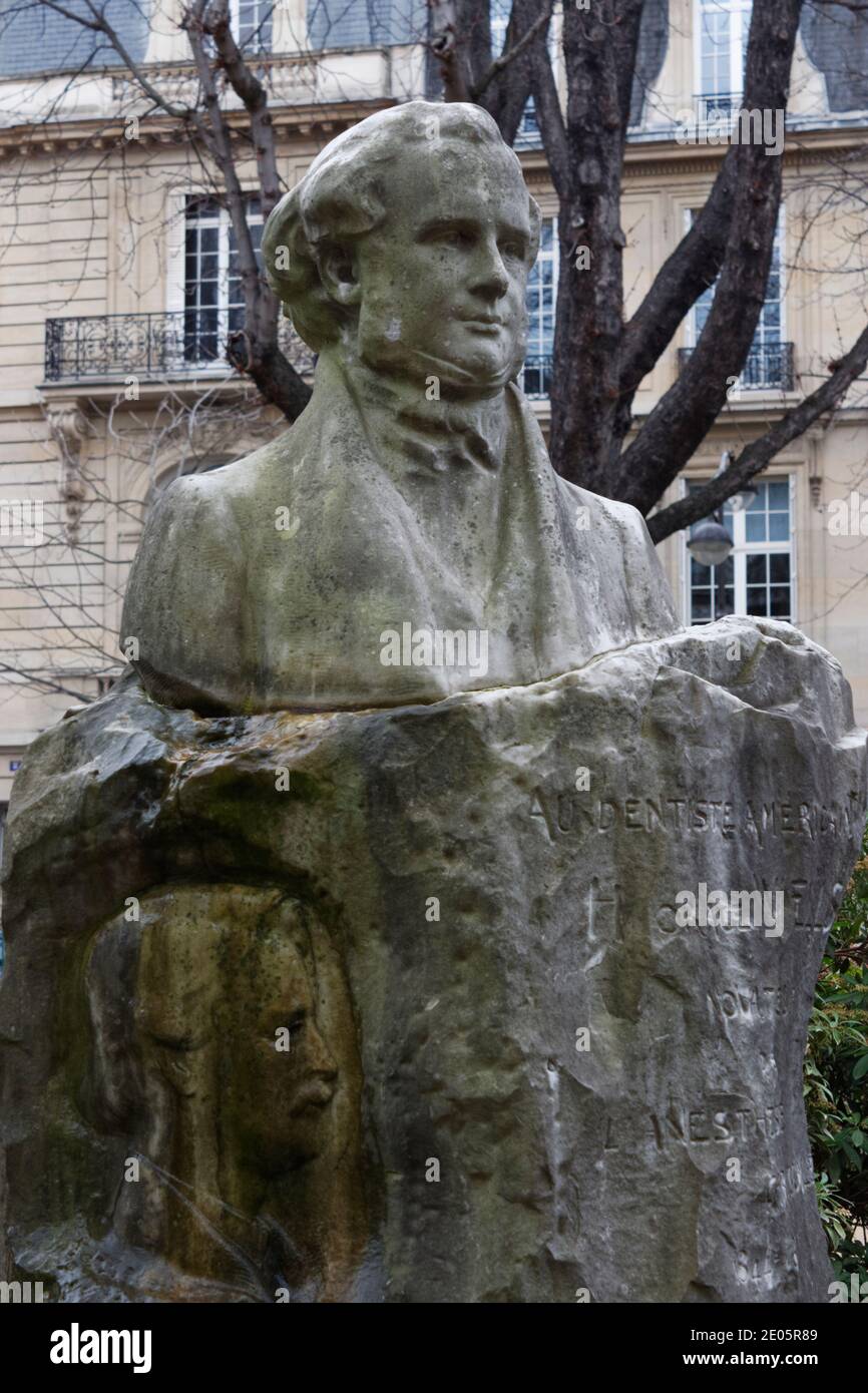 Estatua del dentista Horace Wells, Place des Etats-Unis, París, Francia Foto de stock