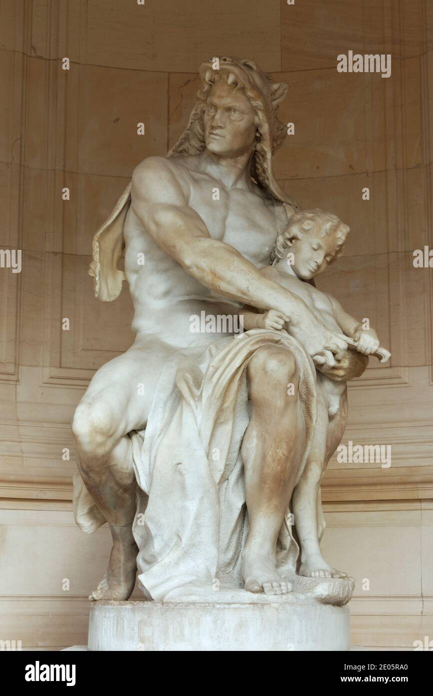 La estatua de 'Protection et Avenir' (Protection and Future) de Honoré Picard en el Palacio Galliera, París, Francia Foto de stock