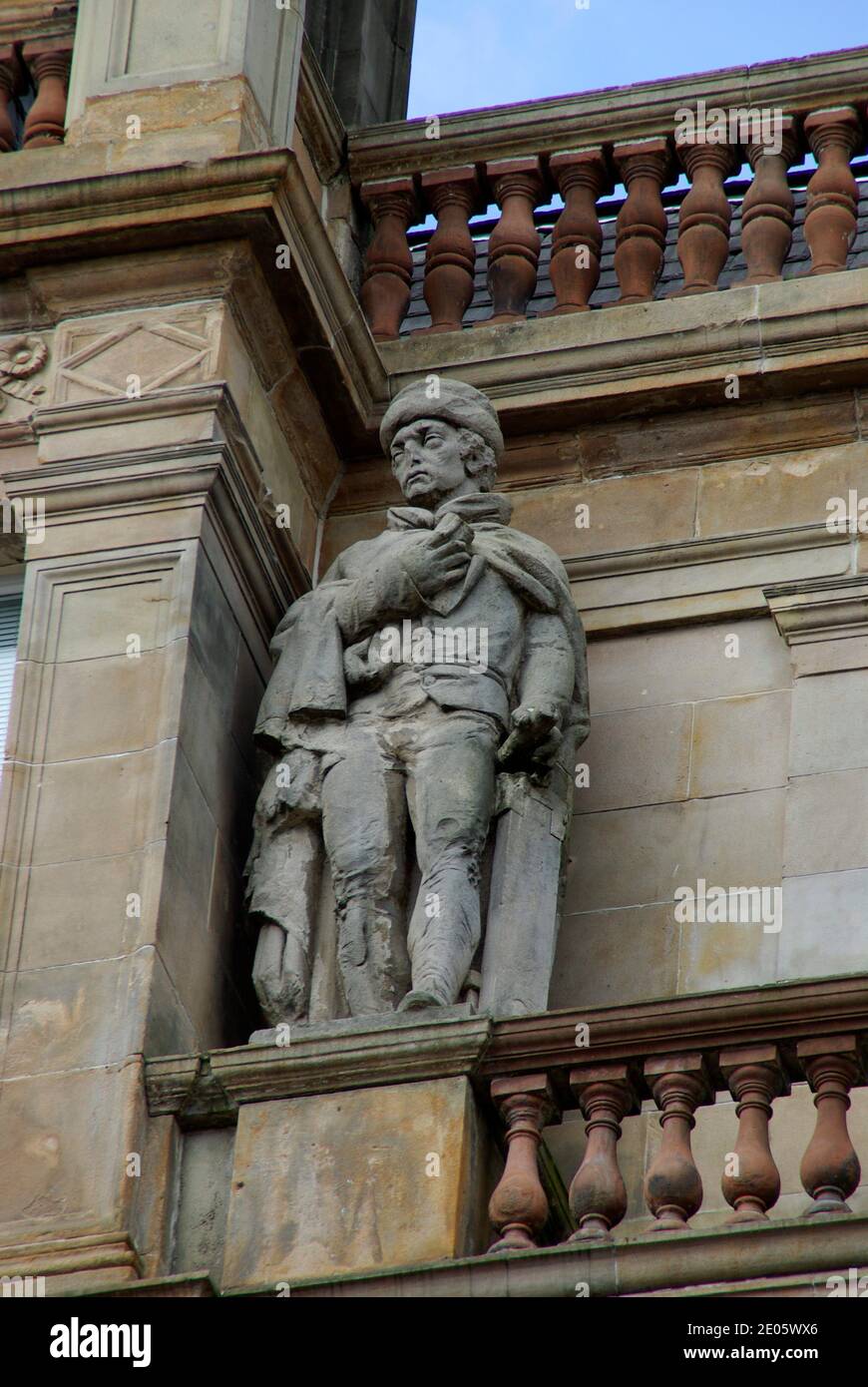 Figura esculpida en el antiguo edificio del Glasgow Herald Foto de stock