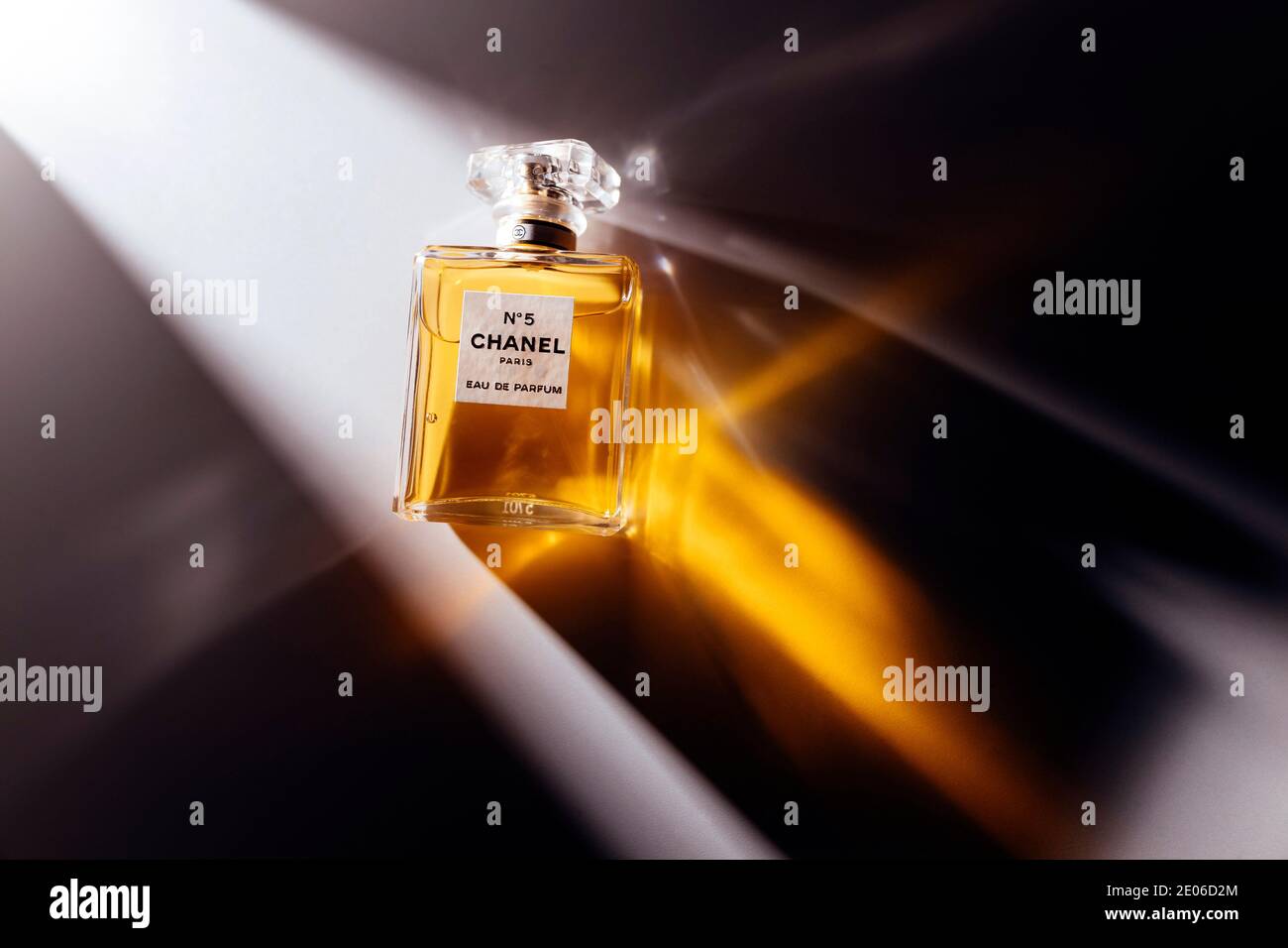 Muestra de perfume Chanel N º 5 de botella de oro de la marca