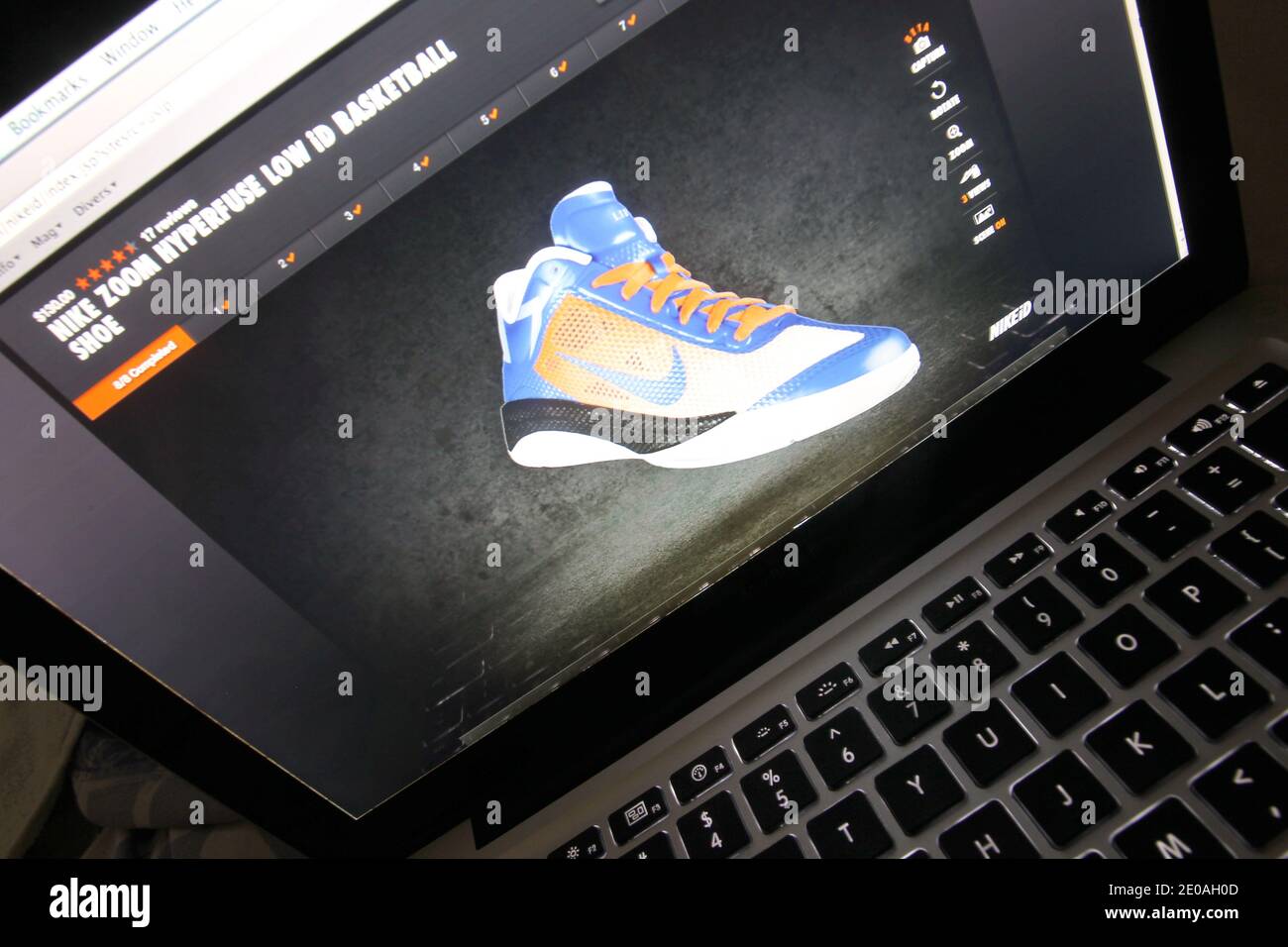 inc. Empieza a vender en su web las zapatillas de baloncesto Nike Zoom Low, diseñadas especialmente para los neoyorquinos Jeremy Lin durante fin de semana en el que