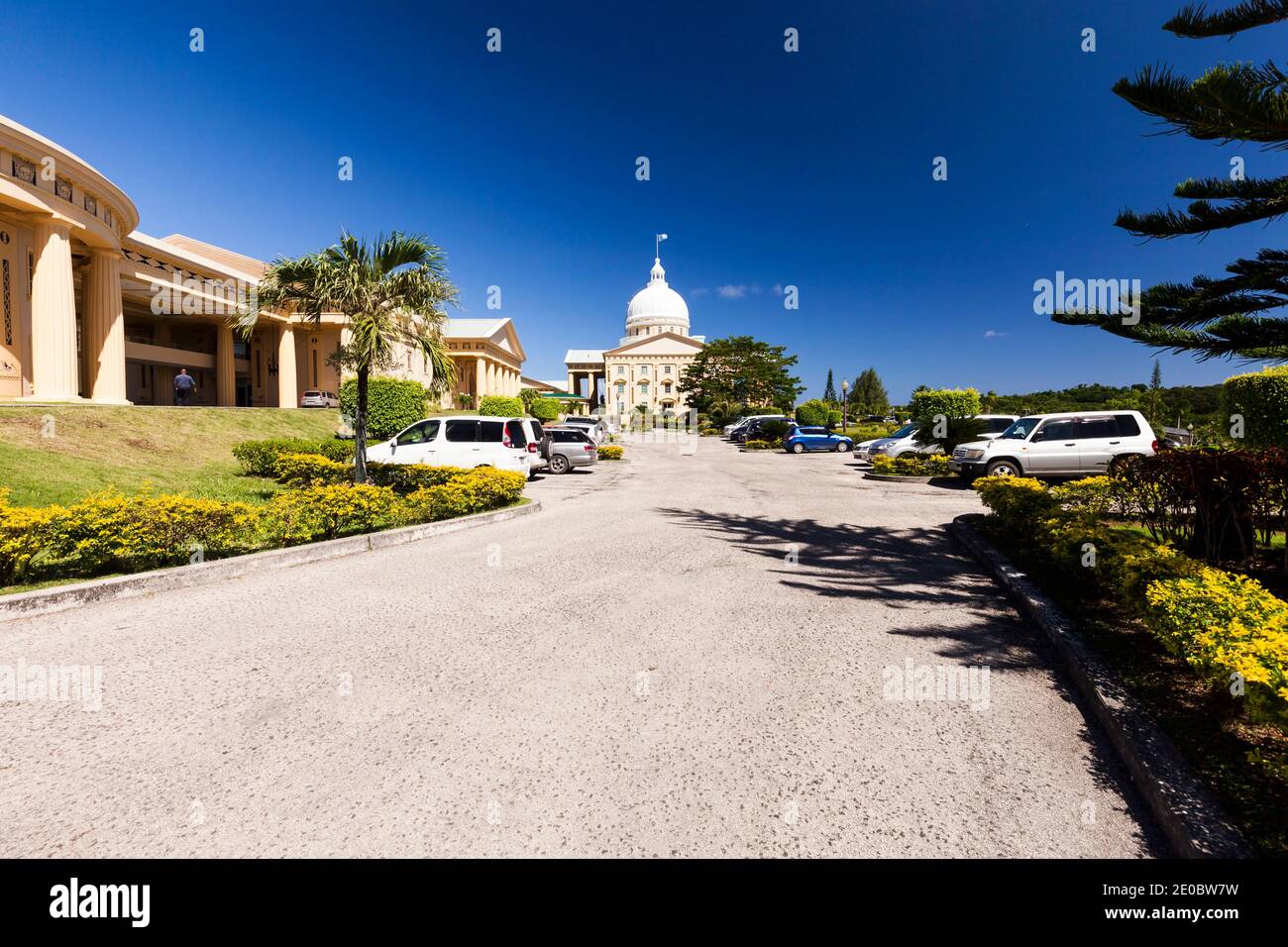 Edificio principal de la capital nacional de Palau, Ngerulmud, Melekeok, Isla de Babeldaob, Palau, Micronesia, Oceanía Foto de stock