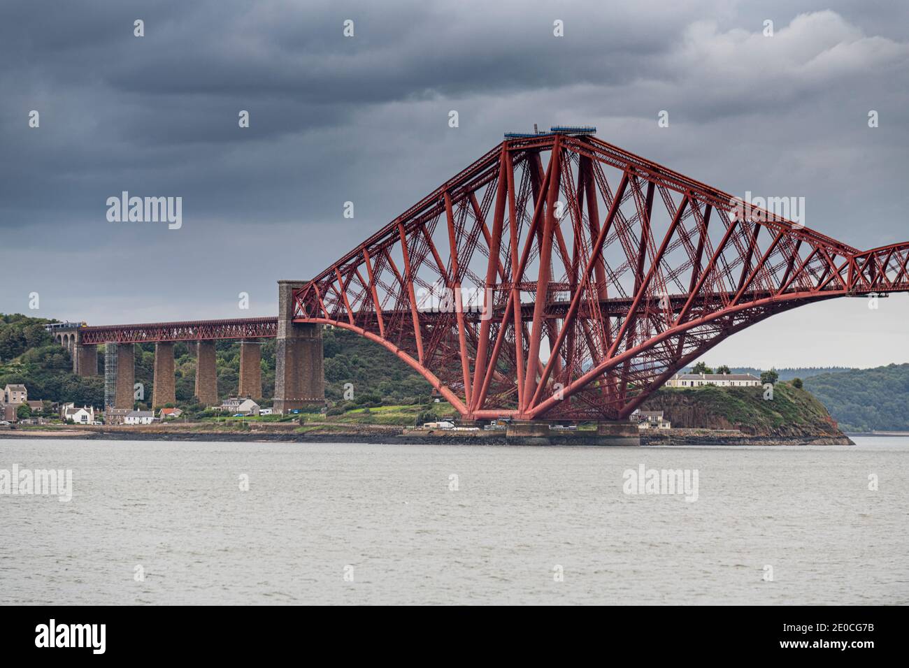 El puente Forth, puente voladizo, Patrimonio de la Humanidad de la UNESCO, Firth of Forth, Escocia, Reino Unido, Europa Foto de stock