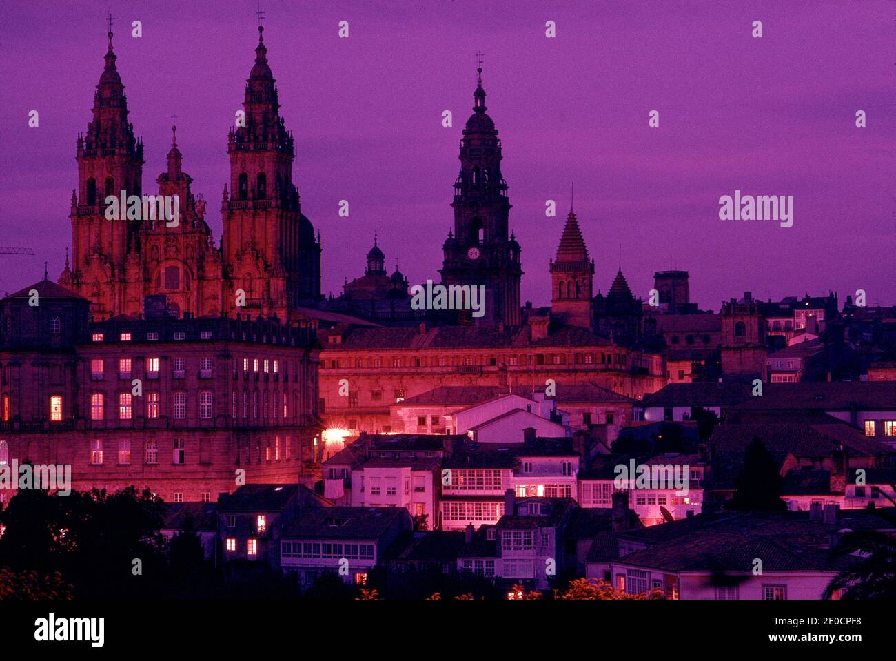 Santiago de Compostela la capital del norte de España con la suya Hermosa Catedral Foto de stock