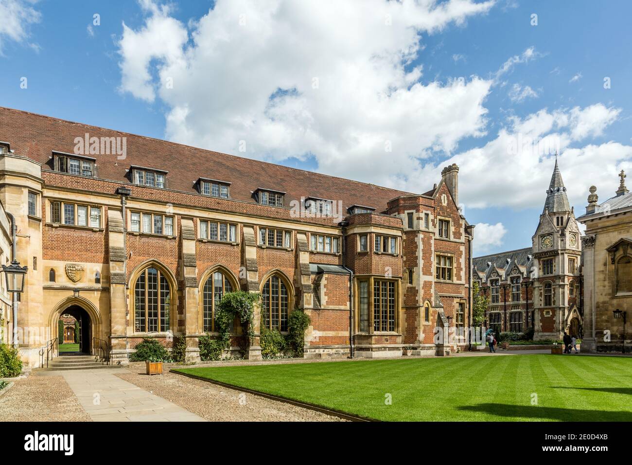 Patio y edificios de Pembroke College, parte de la Universidad de Cambridge, Inglaterra, Reino Unido Foto de stock