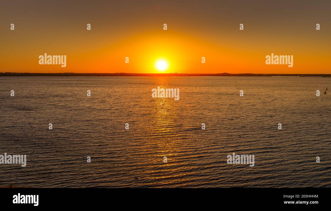 Sonnenuntergang, Grevelingenmeer, Schouwen-Duiveland, Zeeland, Niederlande Foto de stock