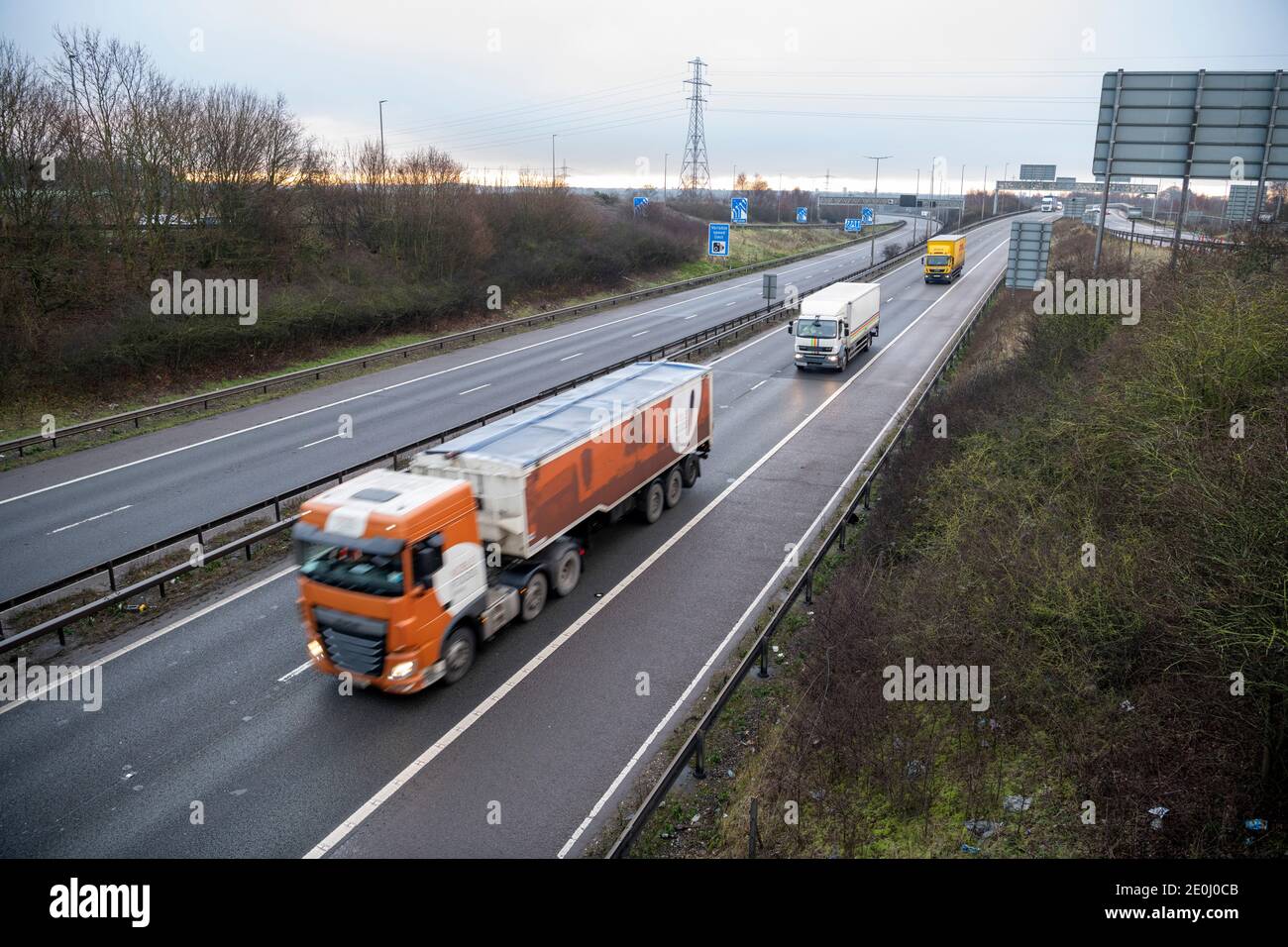 Birmingham entra en el nivel 4 en la batalla para frenar la propagación del coronavirus Covid-19. Con solo viajes esenciales permitidos, la autopista M42 es muy tranquila a la hora punta. Foto de stock