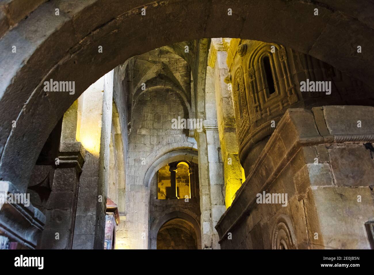 Interior de la Catedral de Svetitskhoveli, Patrimonio de la Humanidad de la UNESCO, Mtskheta, Georgia Foto de stock