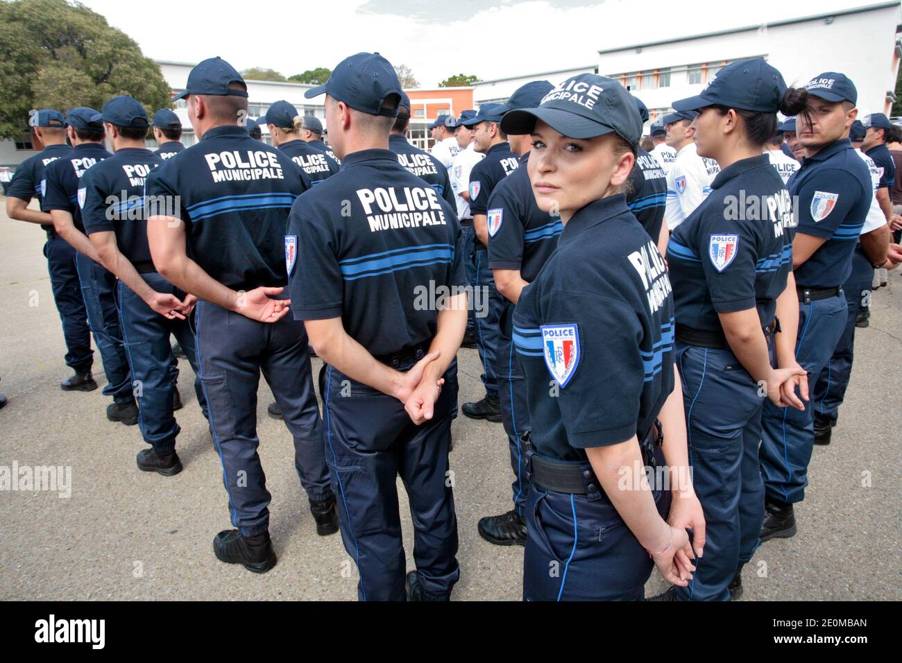Ambiente como ministro francés del Interior, Manuel Valls visita una escuela de policía en Nimes, sur de Francia, el 17 de septiembre de 2012. Foto de Pascal Parrot/ABACAPRESS.COM Foto de stock