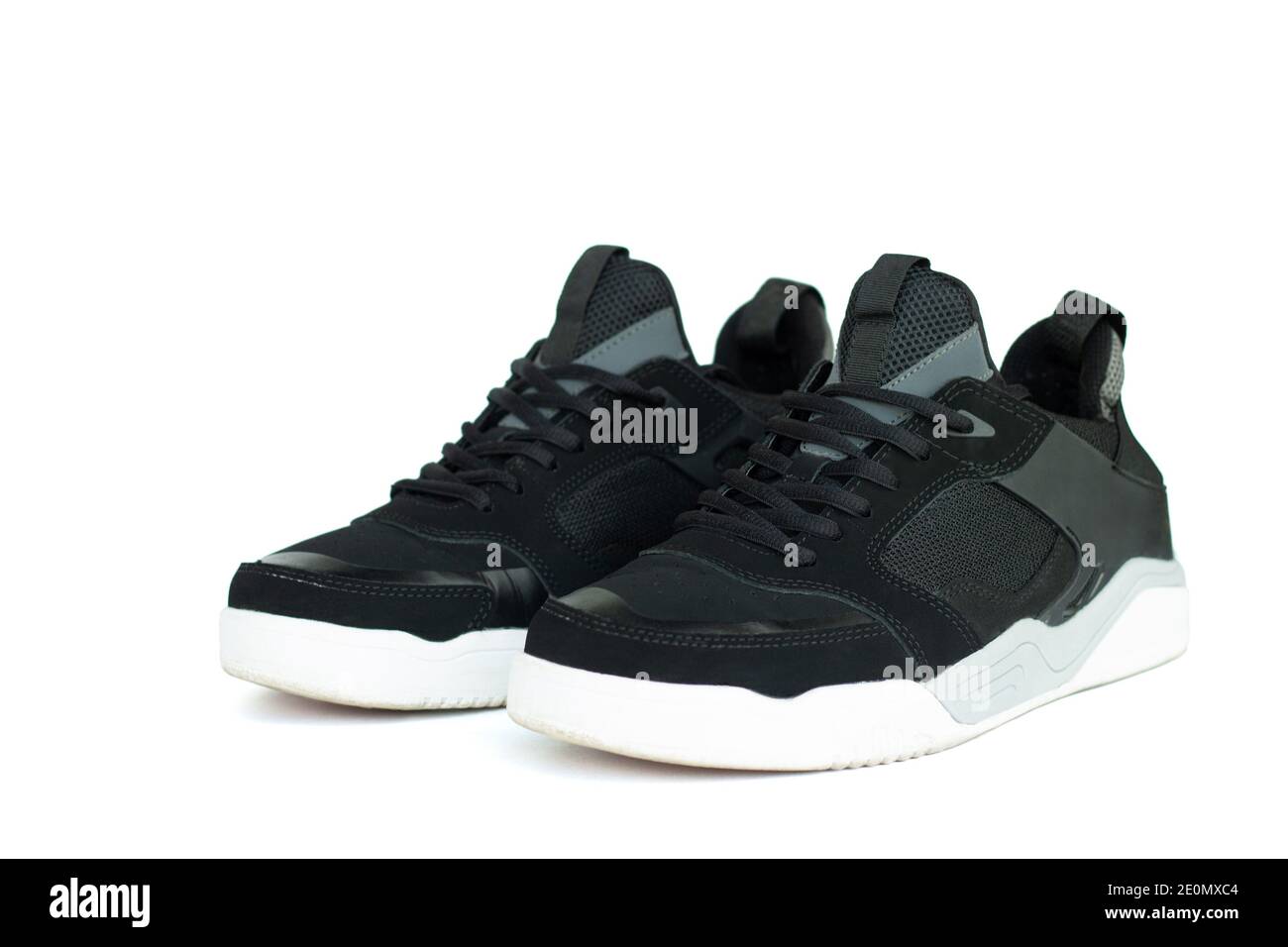 Zapatillas negras con suelas blancas fotografías e imágenes de alta  resolución - Alamy