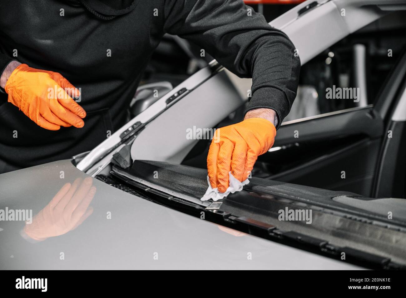 Limpiador de parabrisas de coche fotografías e imágenes de alta