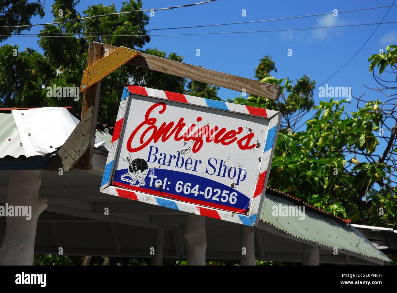 Caribe: Islas de Sotavento: San Cristóbal y Nieves: Nevis: Charlestown: Peluquería de Enrique Foto de stock