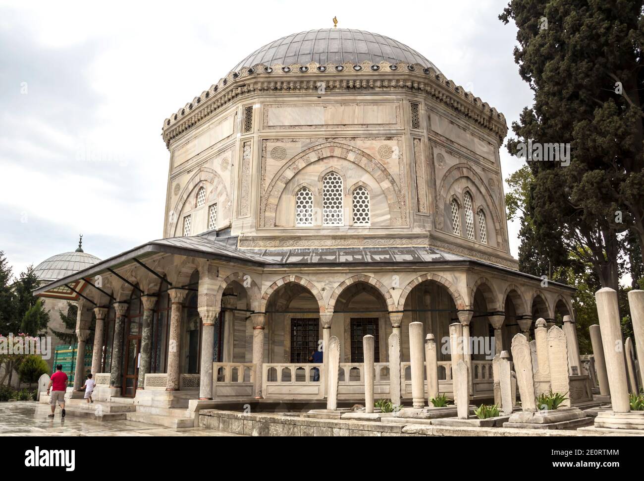 Mezquita Suleymaniye Cementerio con la tumba del legendario sultán turco Suleyman en Estambul, Turquía Foto de stock