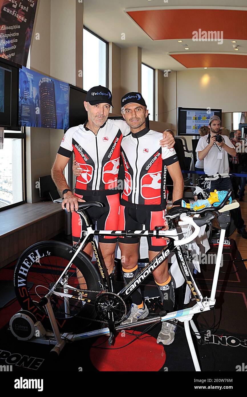 Philippe Dieumegard y Michael Micaletti durante un Desafío de 48 horas en  bicicleta sin dormir. Pierre subirá 48 horas en bicicleta estática. La  oportunidad de probar las reacciones de un organismo privado