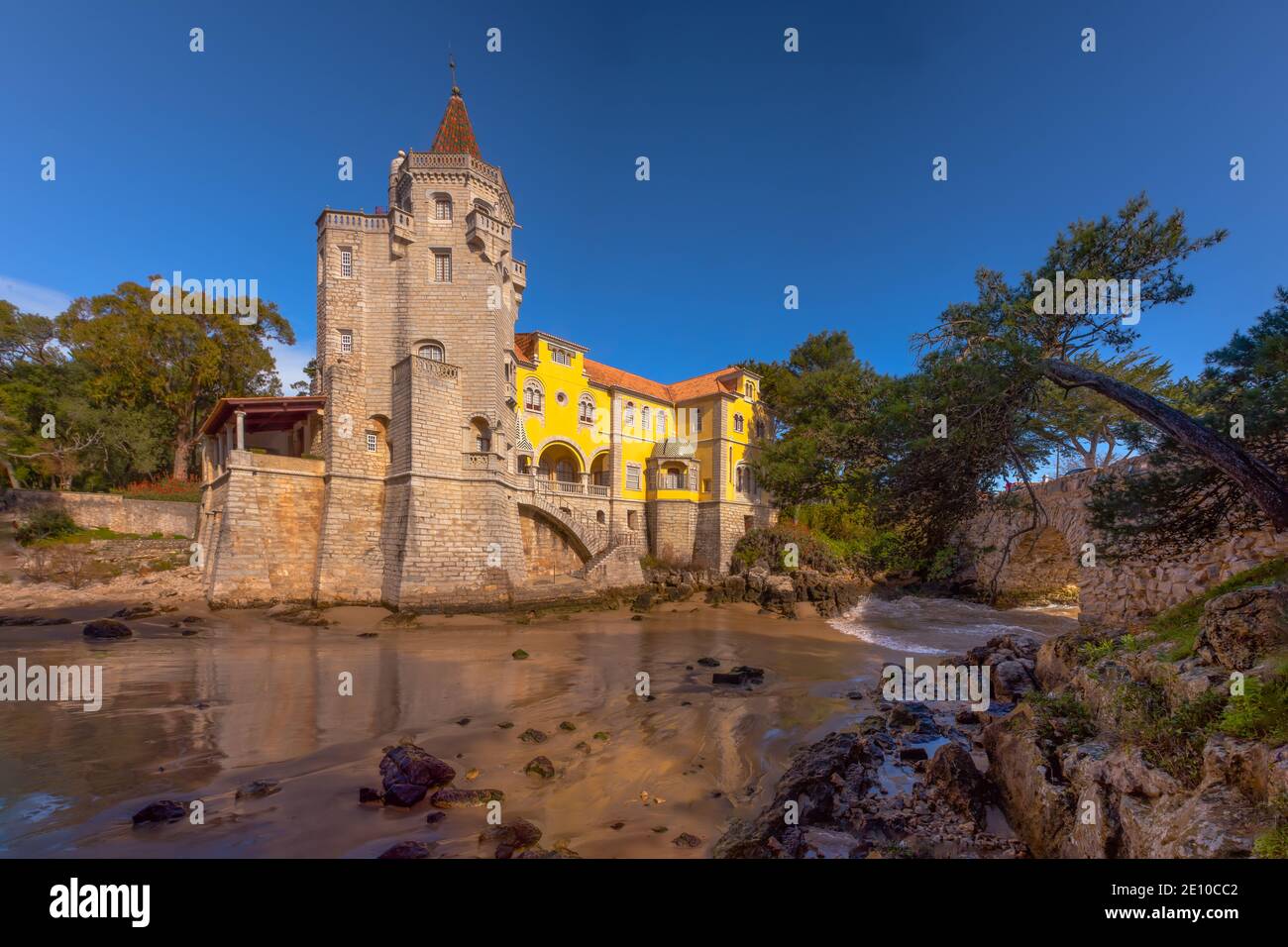 El Palacio Conde de Castro Guimarães Foto de stock