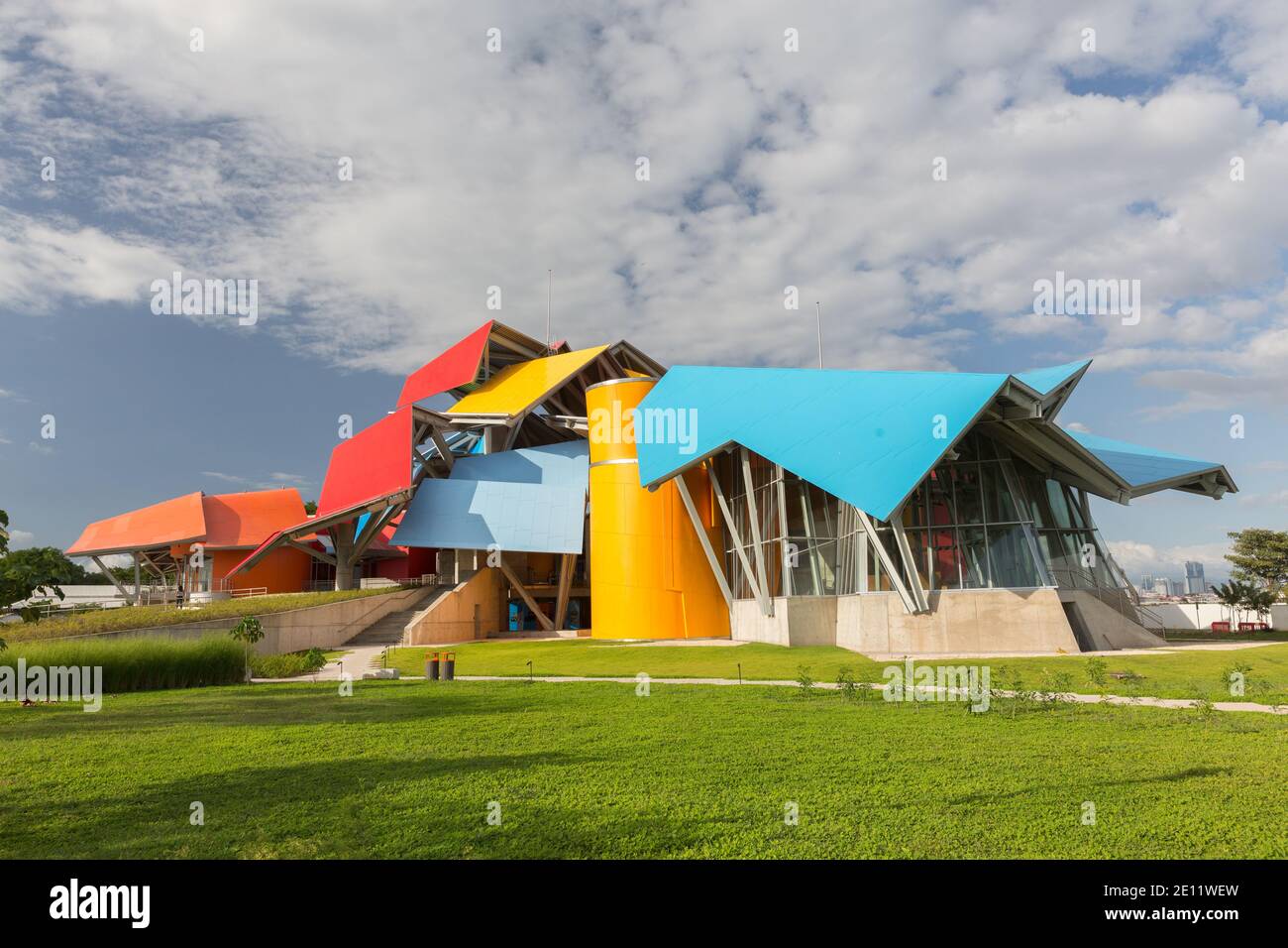 El Biomuseo, también conocido como el Museo de la Biodiversidad Puente