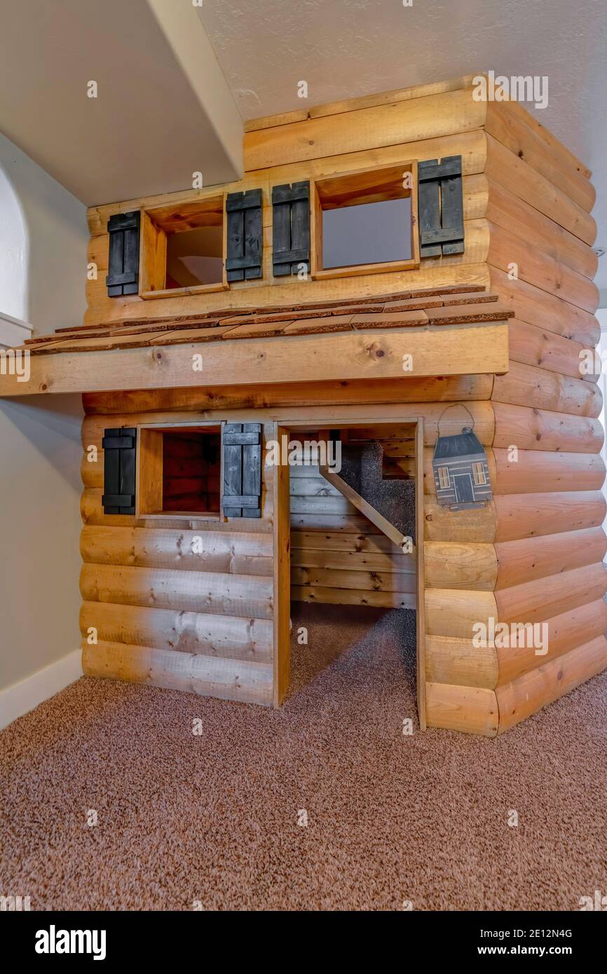 Cabaña de troncos para niños fotografías e imágenes de alta resolución -  Alamy