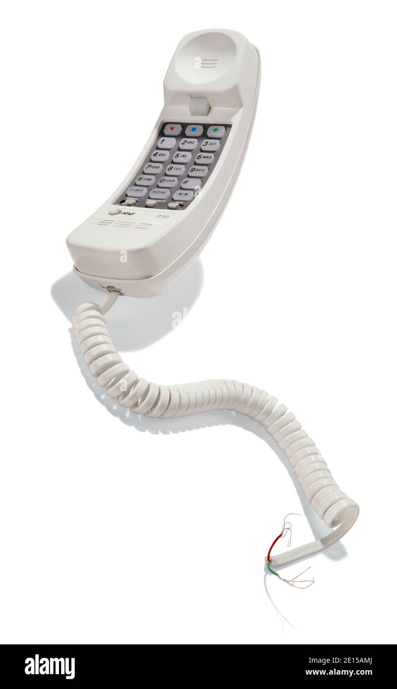 Teléfono de línea terrestre con corte de cable fotografiado en un blanco antecedentes Foto de stock