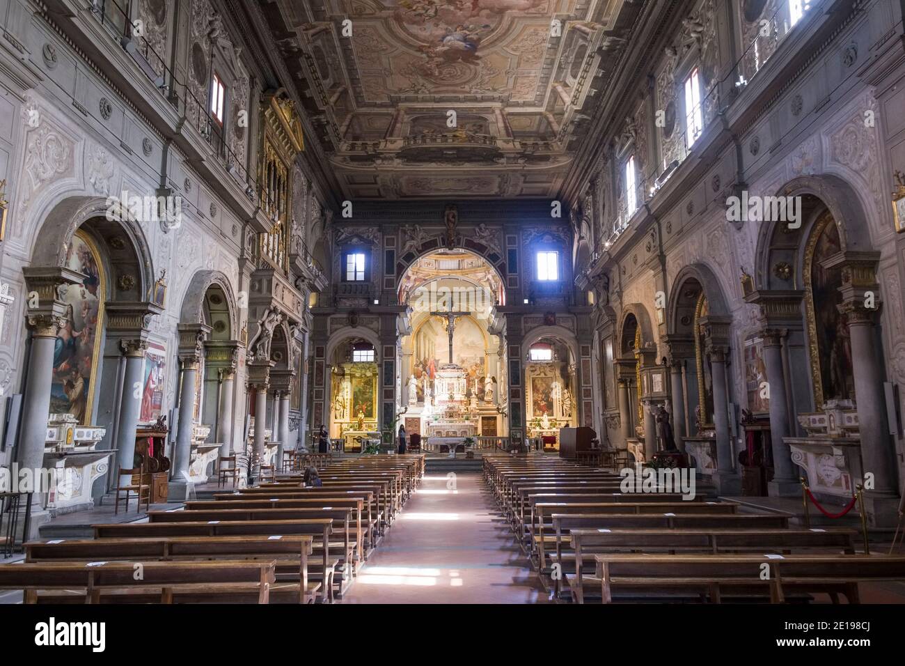 Italia, Toscana: Florencia (Florencia en italiano). Nave de la Iglesia de Ognissanti Foto de stock