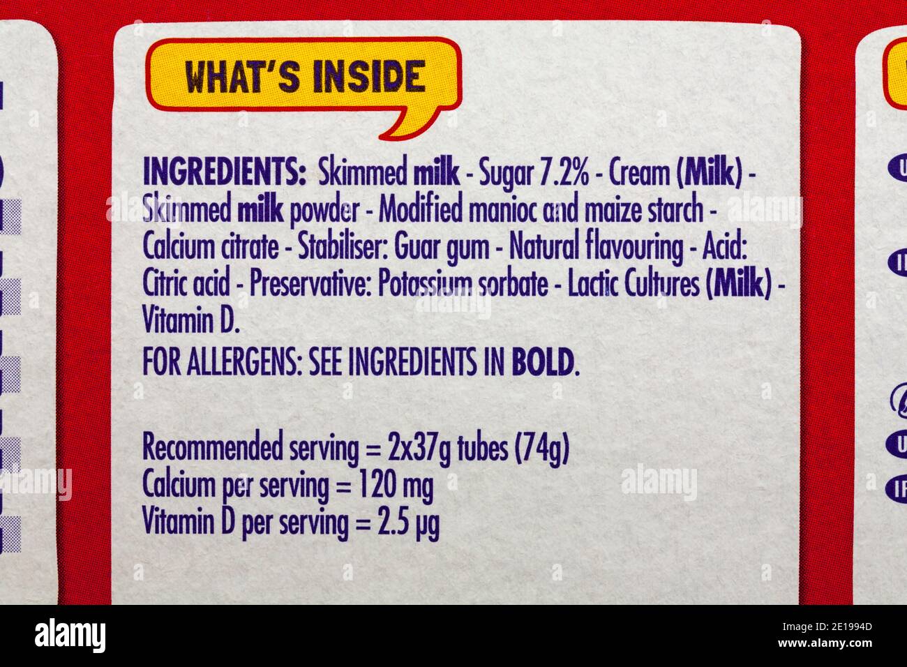 Detalle de los ingredientes en la caja de Yoplait Frubes, frais framage en un tubo yogur sabor fresa - también conocido como Go-GURT y tubos de Yoplait Foto de stock