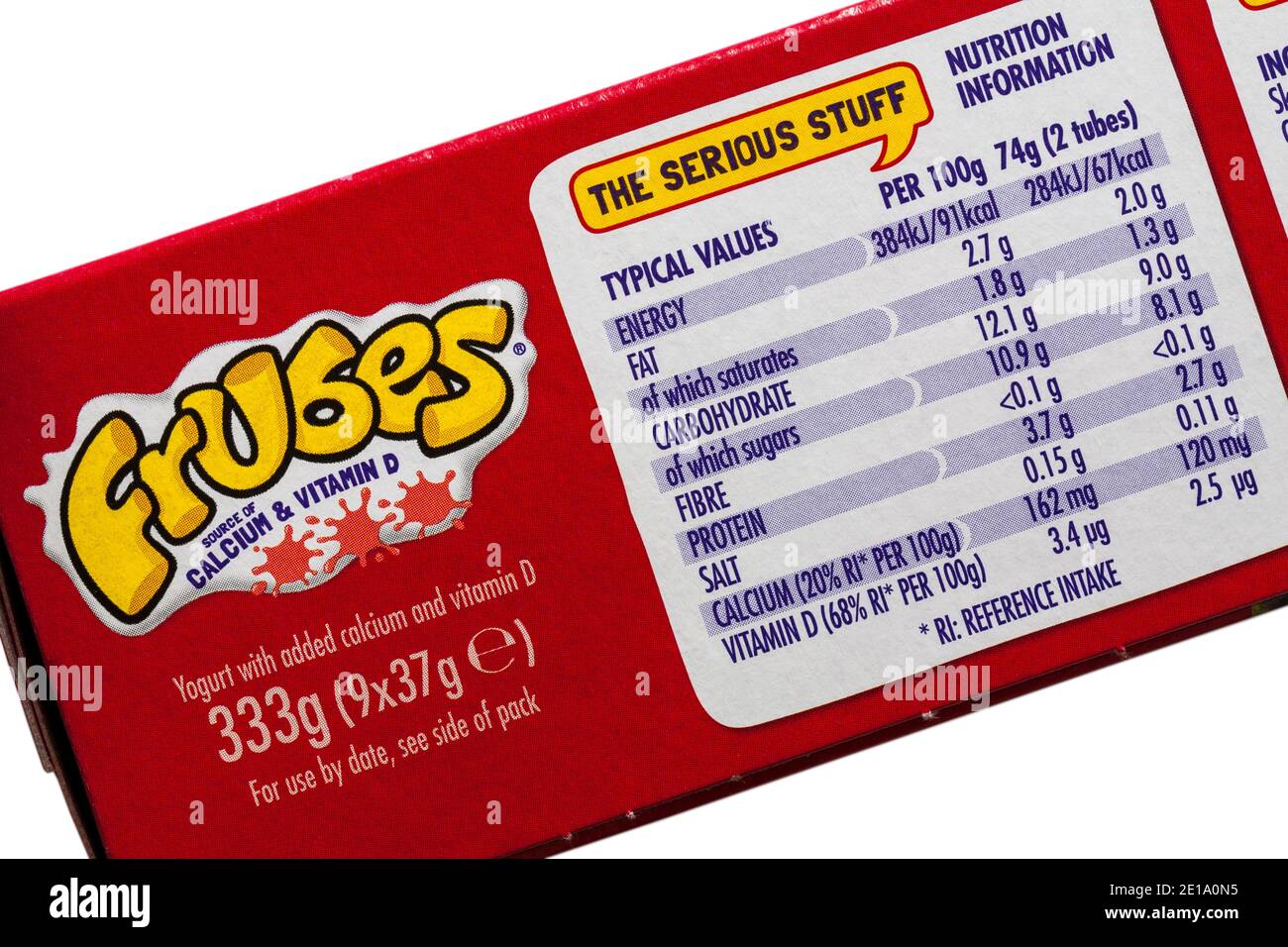 Información nutricional sobre la caja de Yoplait Frubes, frais framage en un tubo yogur sabor fresa - también conocido como Go-GURT y Yoplait Tubes UK Foto de stock