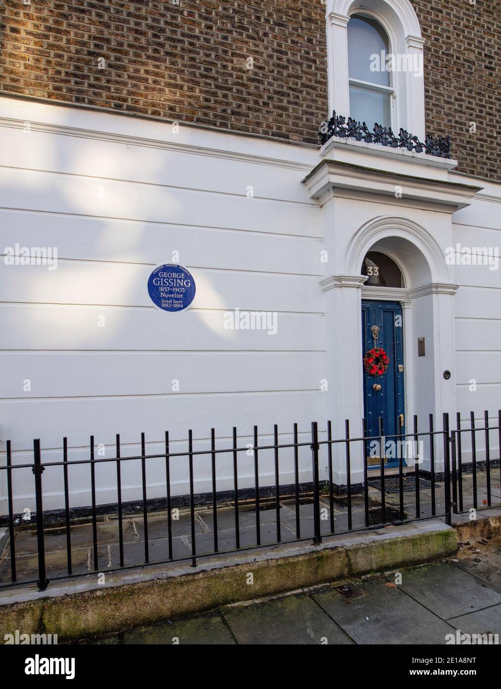 Greater London Council placa azul para George Gissing, escritor, en 33 Oakley Gardens, SW3 5NZ; vivió allí 1882-1884 Foto de stock