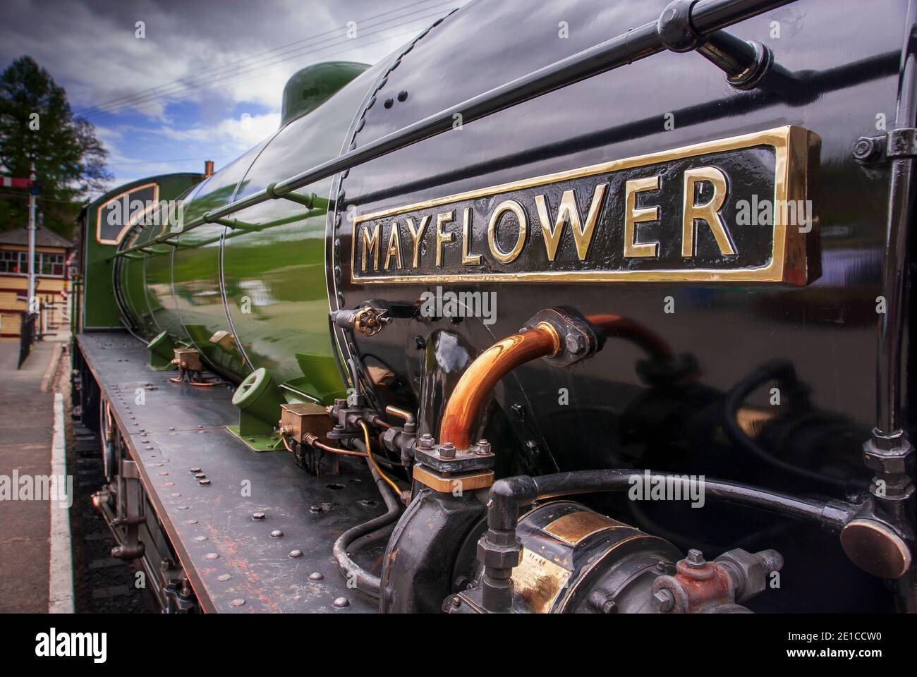 Llangollen railway.el motor Mayflower B1 4-6-0 no.1306 desde el Battlefield Railway. Construido en 1948 Foto de stock