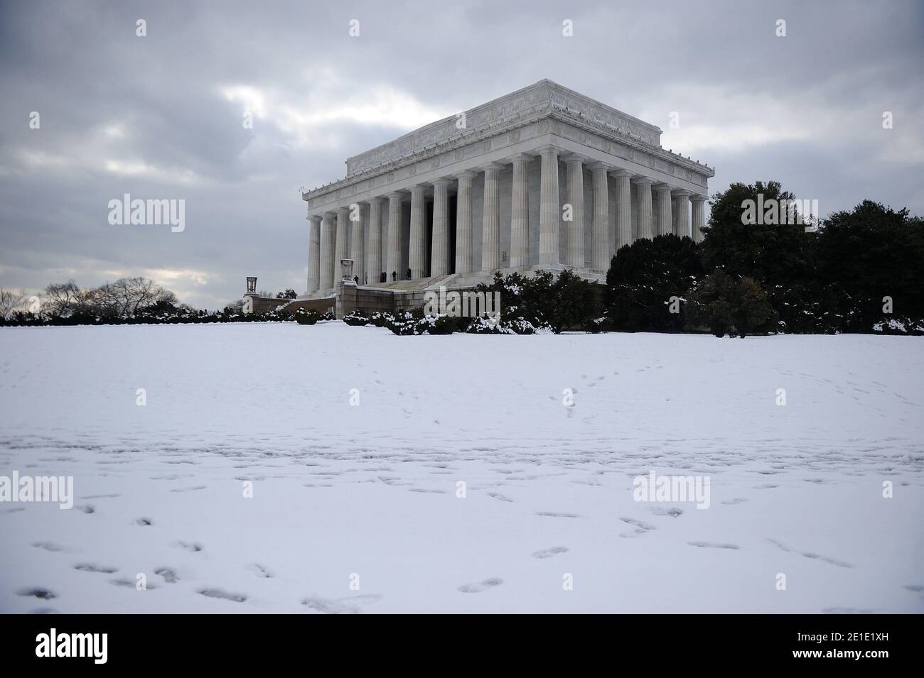 El Lincoln Memorial después de una tormenta de nieve importante en Washington, DC, EE.UU., 27 de enero de 2011. Más de 400,000 residentes locales del área de Washington, DC, quedaron sin energía después de la tormenta de nieve de anoche. Foto de Olivier Douliery/ ABACAPRESS.COM Foto de stock