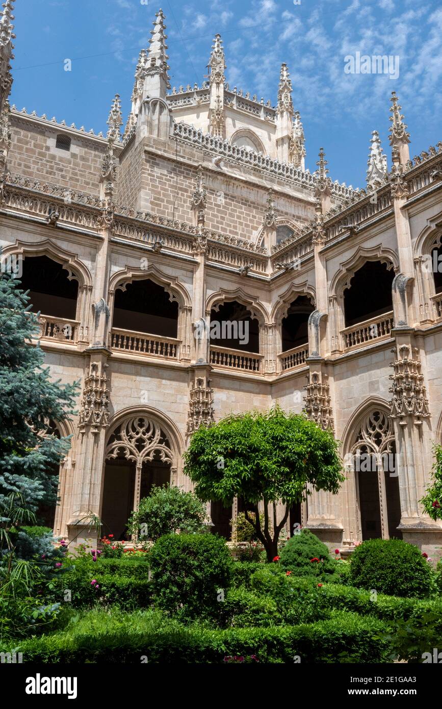 Toledo,España:24 de mayo,2018. El Monasterio de San Juan de los Reyes (en inglés: Monasterio de San Juan de los Reyes) es un franciscano de estilo isabelino Foto de stock